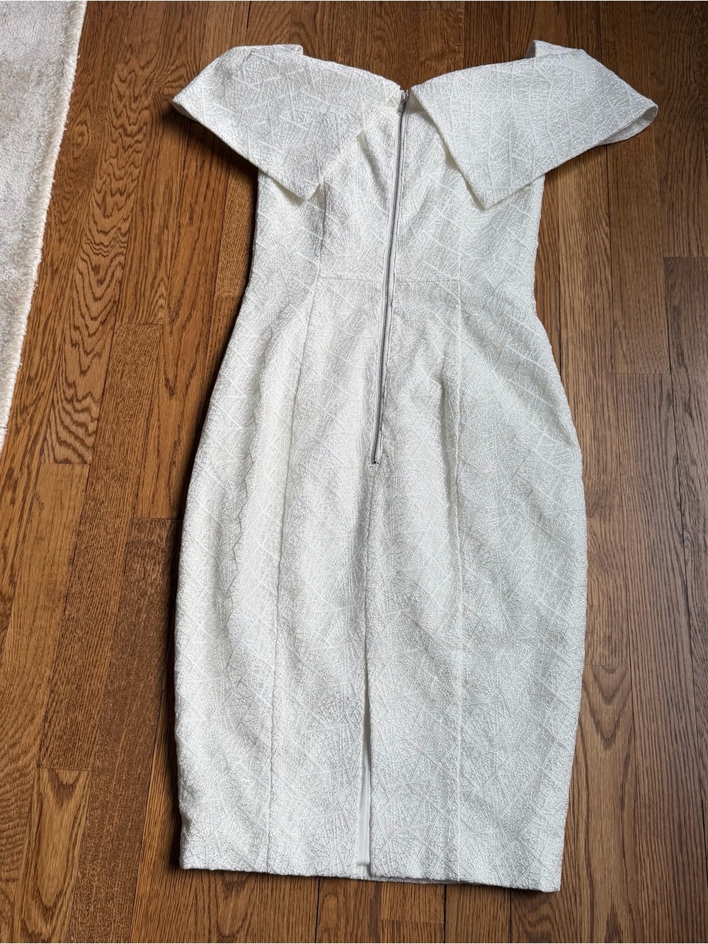 Misha Collection White Off-the-Shoulder Textured Cocktail Dress US 4 / UK 8 - Picture 2 of 6